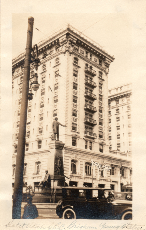 1924j6_Hotel_Utah_S_LC_Brigham_Youngs_statue_24Jun1924