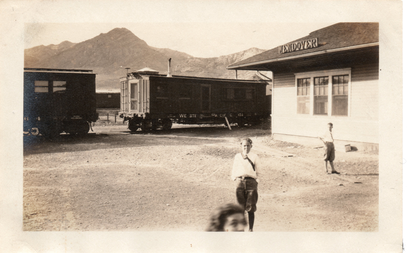 1924u9_Wendover_Utah_station_Western_Pacific_Lind_01Jul1924