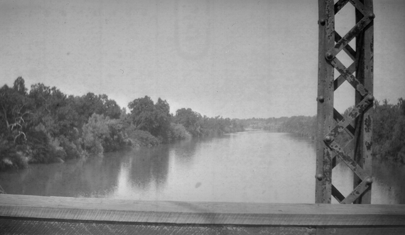 1919u4_new_orleans_on_bridge_over_river_c1919