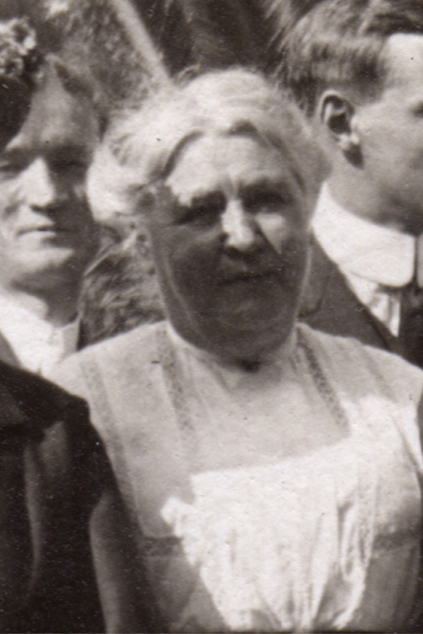 John next married Mary Larter in 1884. - mary_larter_wallace_c1913_leg