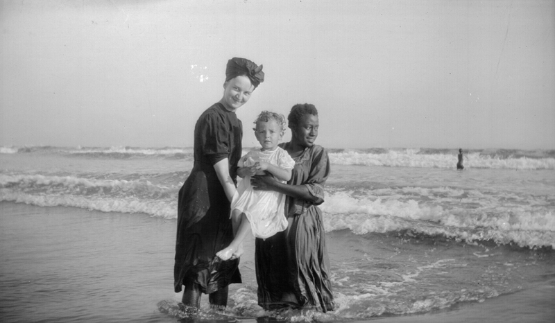 1910f_edith_child_companion_beach_1910