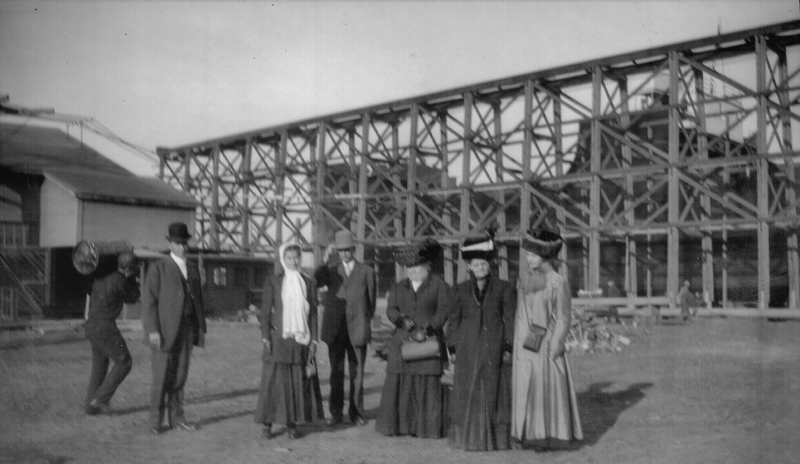 1910h_poss_henry_neal_may_moses_helen_edith_unk_others_poss_signal_hill_c1910