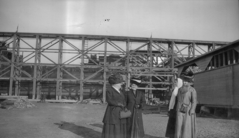 1910i_poss_may_moses_unk_women_helen_edith_construction_c1910