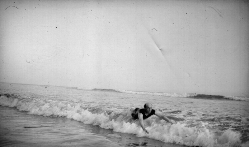 1910c6_will_bodysurfing_in_pacific_1910