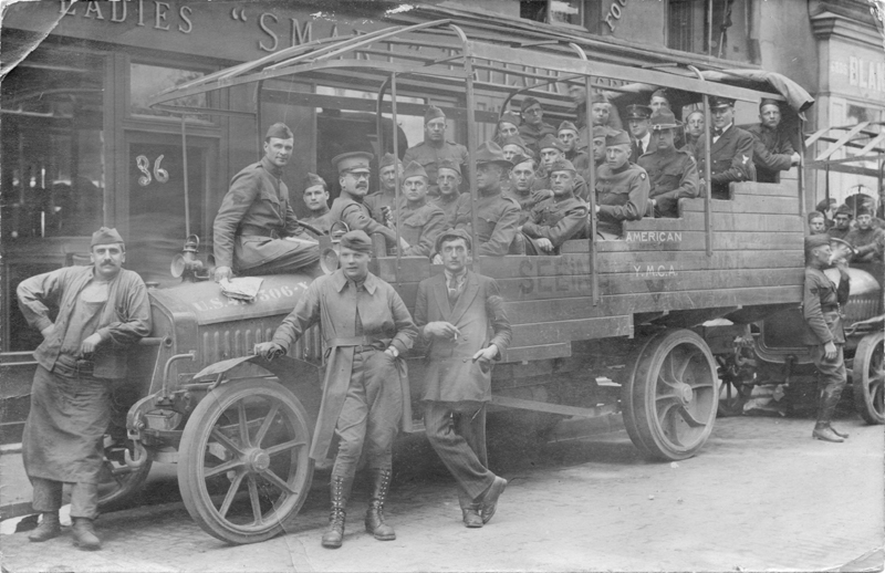 1919i5_YMCA_troops_in_Paris_May1918
