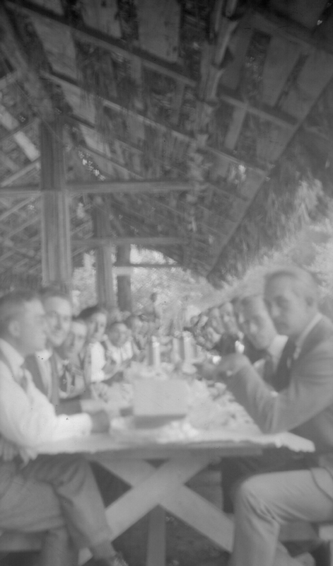 1923e3_large_group_picnic_or_banquet_c1923