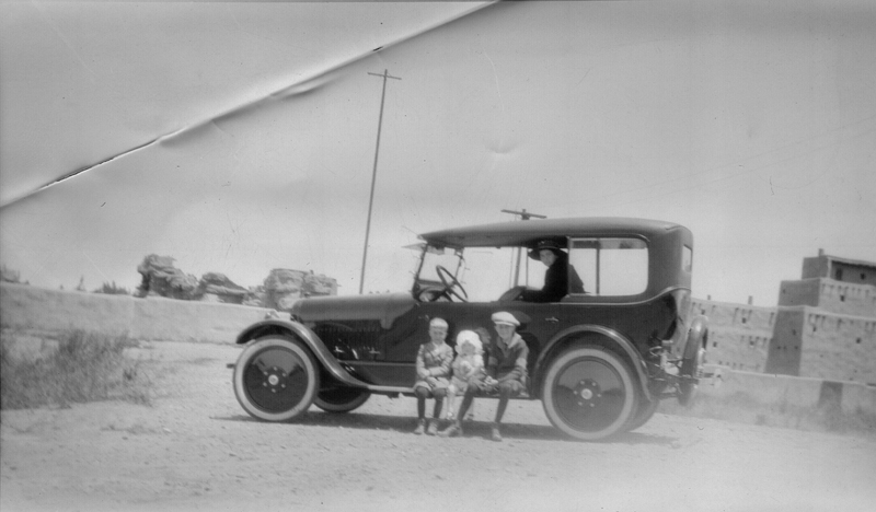 1923m1_pueblo_car_stan_lorna_lind_edith_c1923