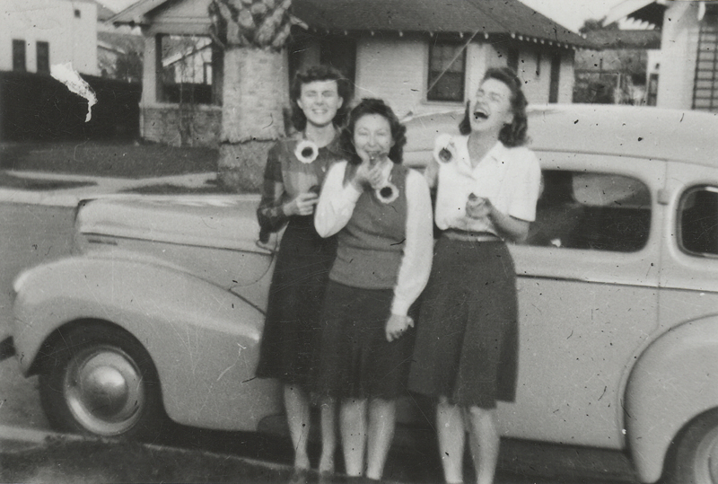 1941c3_Party_GailAnne_Marge_Lorna_laughing_by_car_14Feb1941